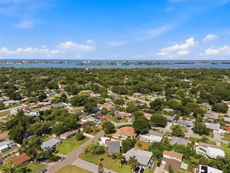 7555 19th Avenue N St Petersburg FL 33710