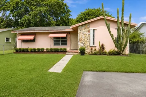 3121 N 72nd Way Hollywood FL 33024