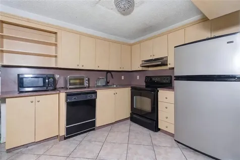 3121 N 72nd Way Hollywood FL 33024