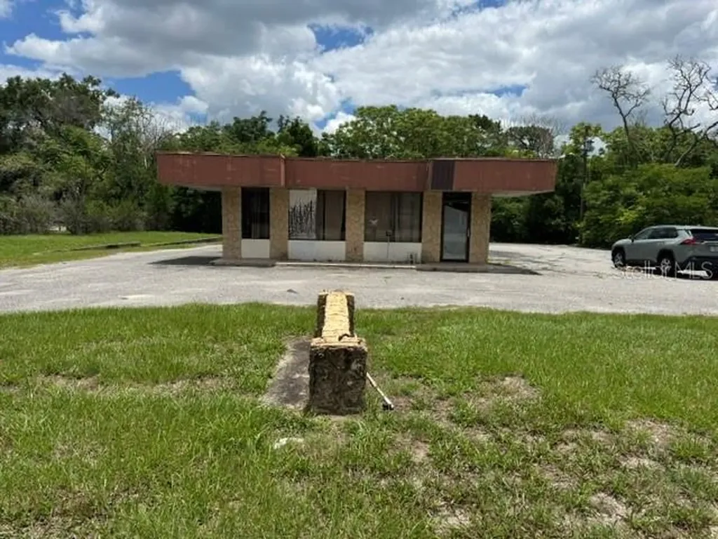 887 Deltona Boulevard Deltona FL 32725