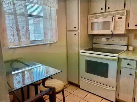 1310 Glen Oaks Drive E Sarasota FL 34232