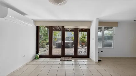 M5 River Gardens, Principal Canovanas PR 00729
