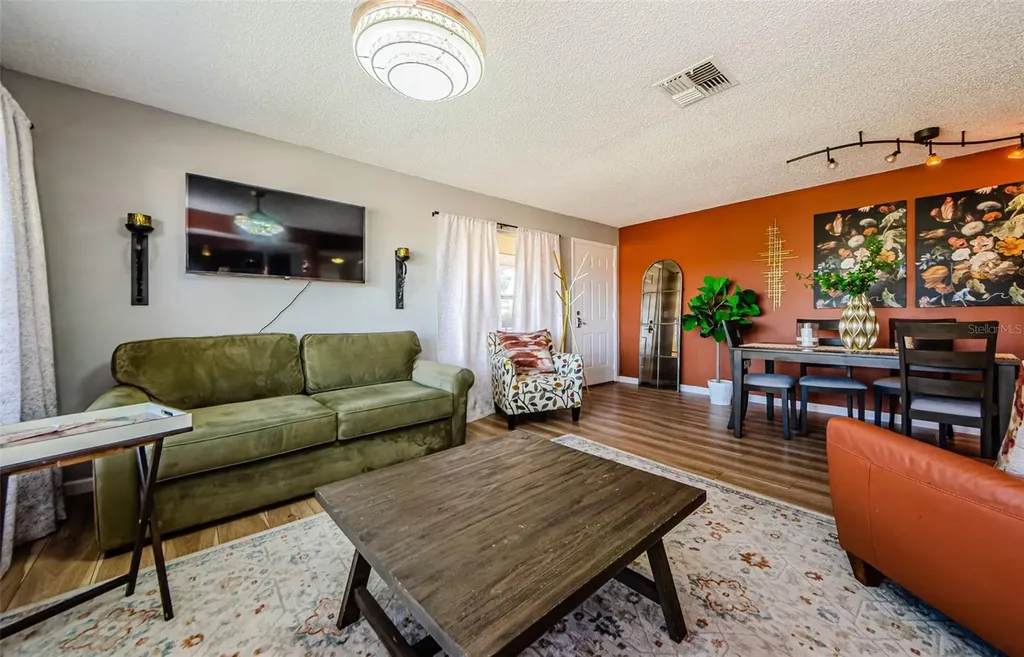 2112 Hammock Pine Boulevard Clearwater FL 33761