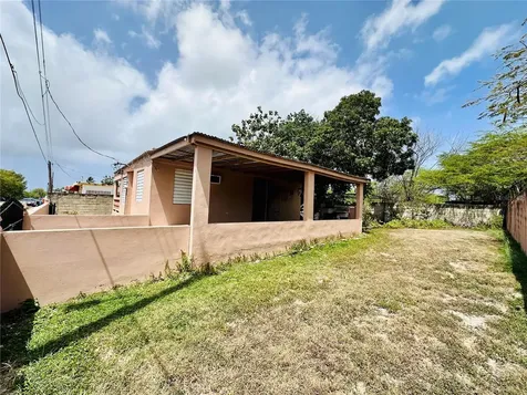 92 Camino San Martin Comm. San Martin Guayama PR 00784