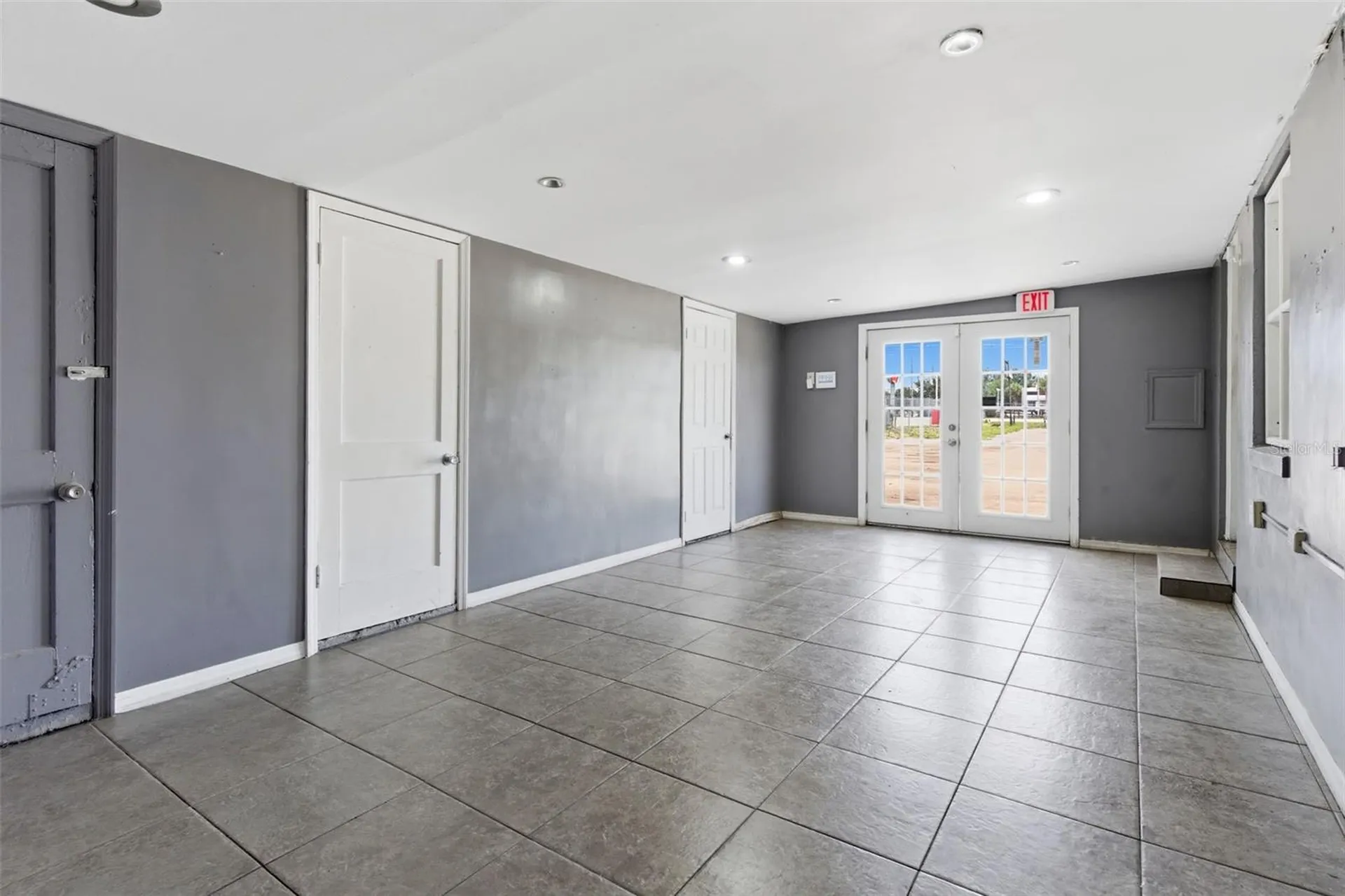 8710 E Colonial Drive Orlando FL 32817