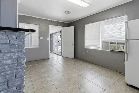 8710 E Colonial Drive Orlando FL 32817