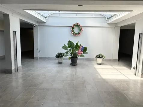450 Treasure Island Causeway Treasure Island FL 33706