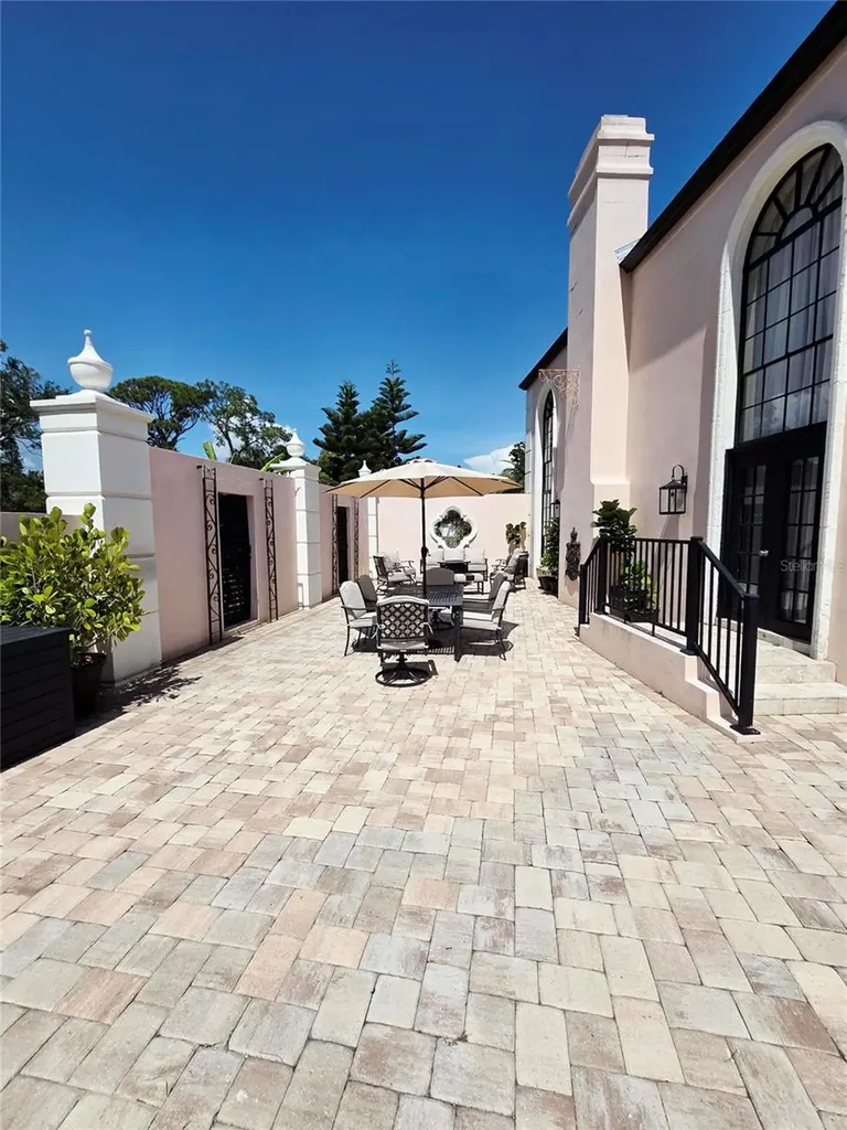 411 72nd Street S St Petersburg FL 33707