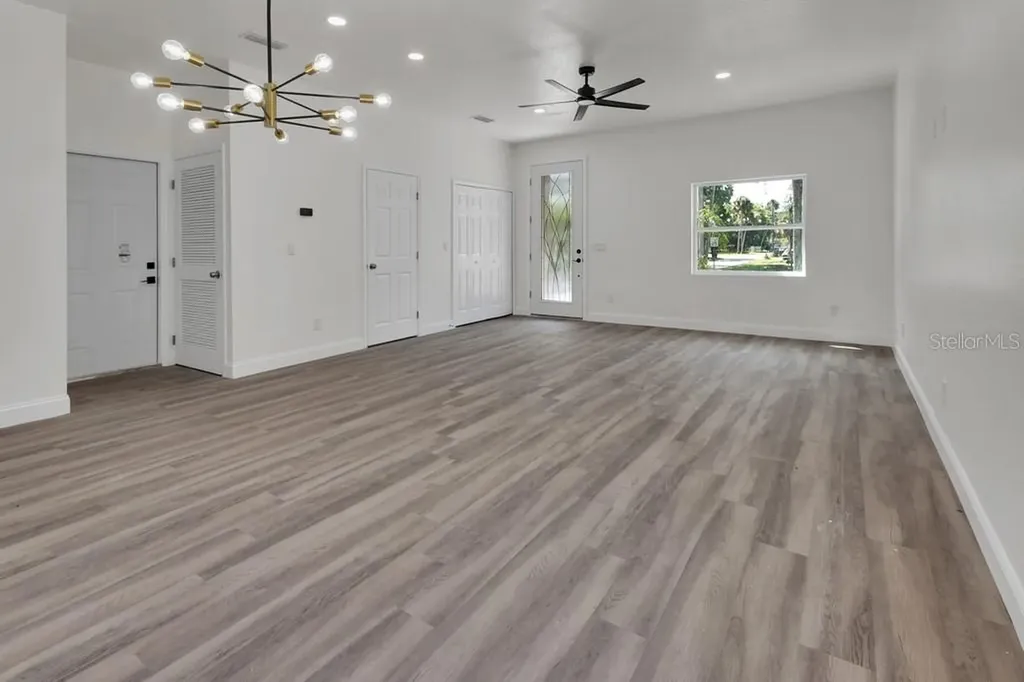 558 Wallace Street Daytona Beach FL 32114