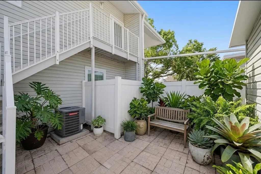 8350 Savannah Trace Circle Tampa FL 33615