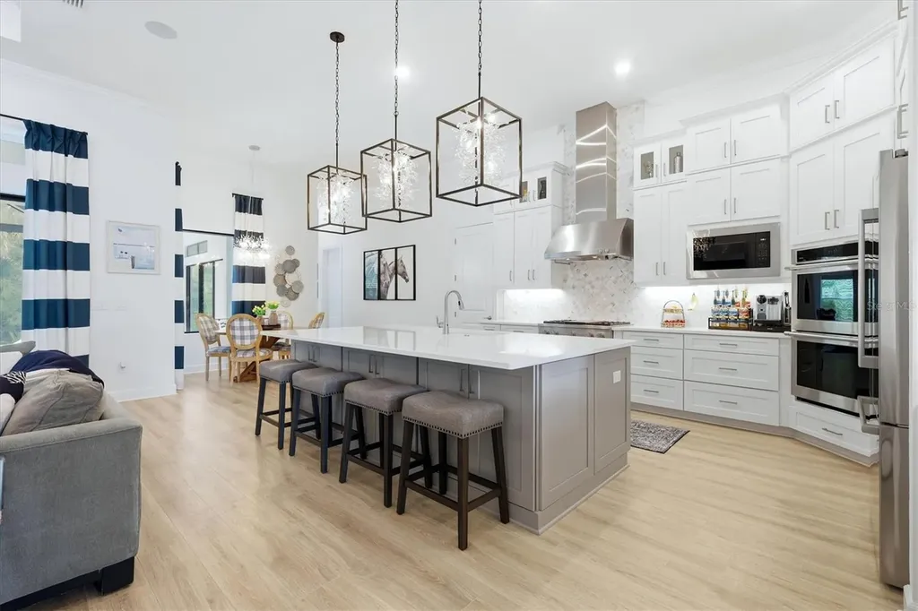 9463 Tequila Sunrise Drive Sarasota FL 34241