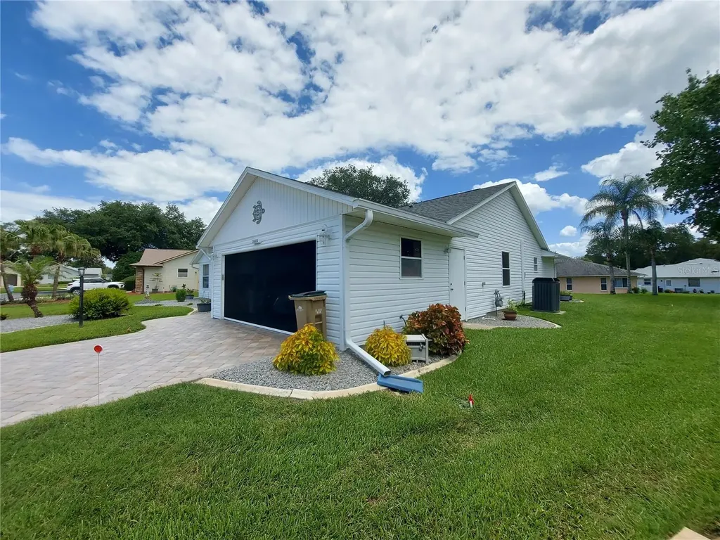 26010 Newcombe Circle Leesburg FL 34748