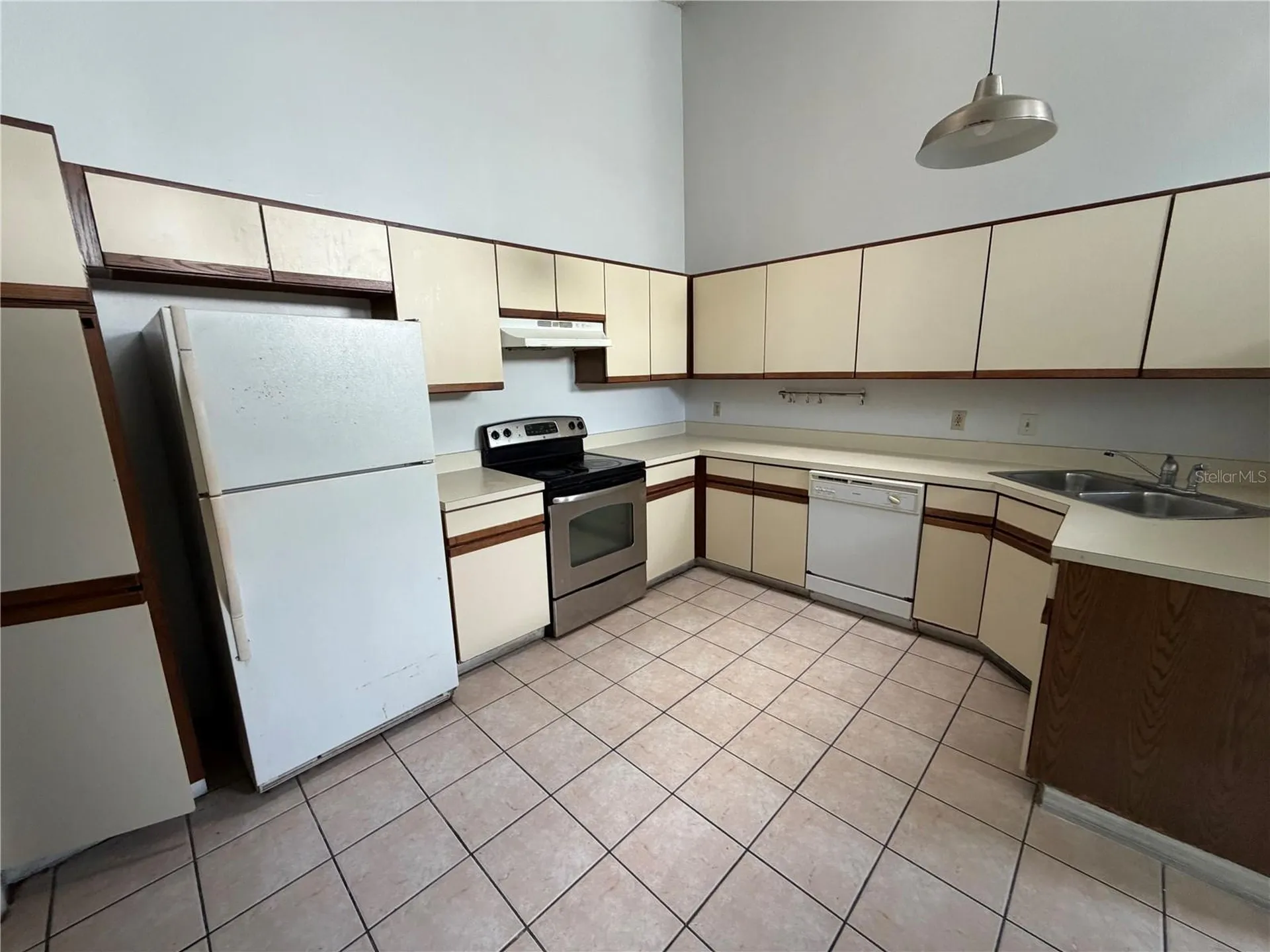 31 Lakepointe Circle Kissimmee FL 34743