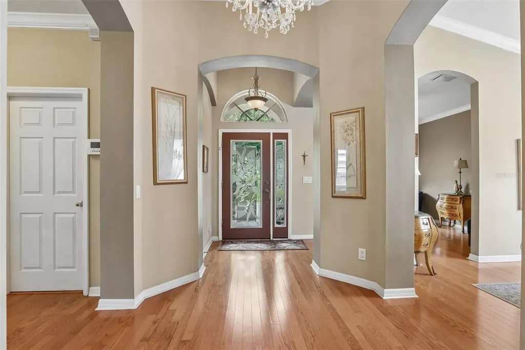 4761 Whispering Wind Avenue Tampa FL 33614