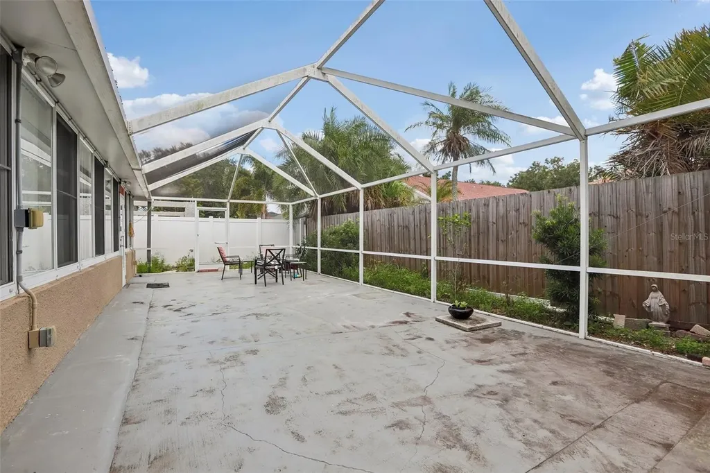 4761 Whispering Wind Avenue Tampa FL 33614