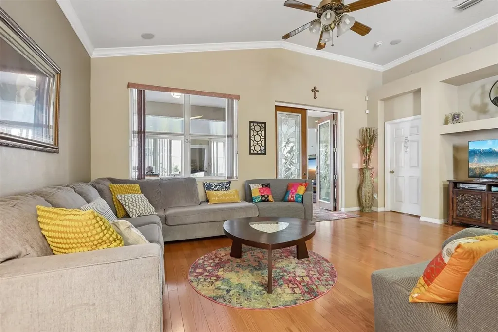 4761 Whispering Wind Avenue Tampa FL 33614
