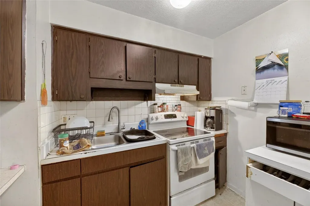 8725 N 46th Street Tampa FL 33617