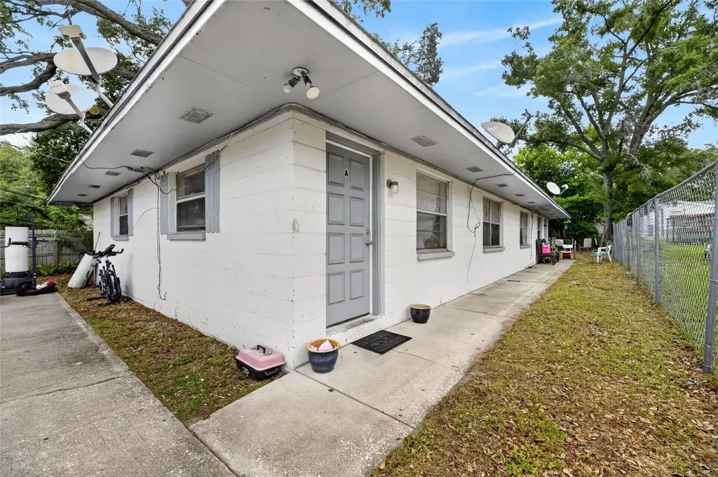 8725 N 46th Street Tampa FL 33617
