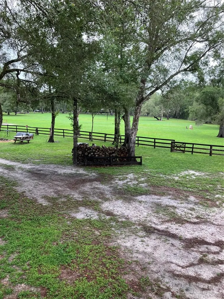39001, 39005 State Road 575 Dade City FL 33523