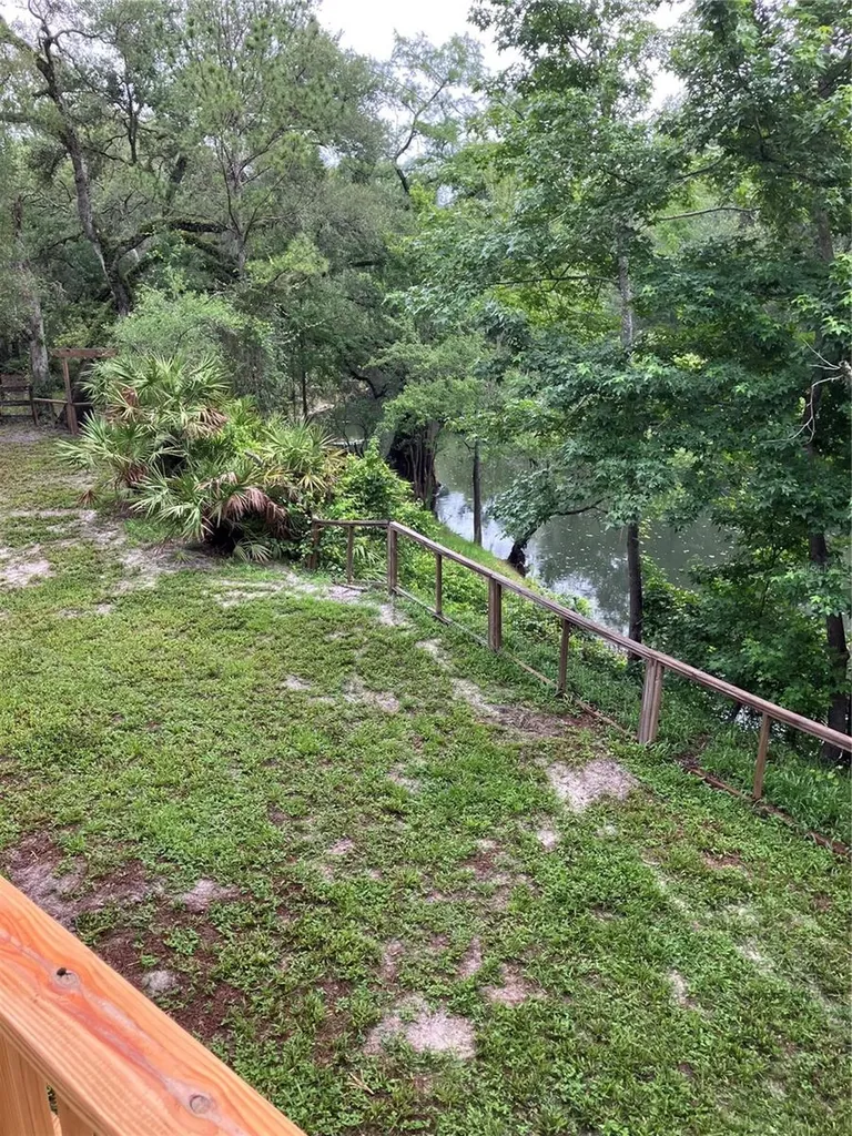 39001, 39005 State Road 575 Dade City FL 33523