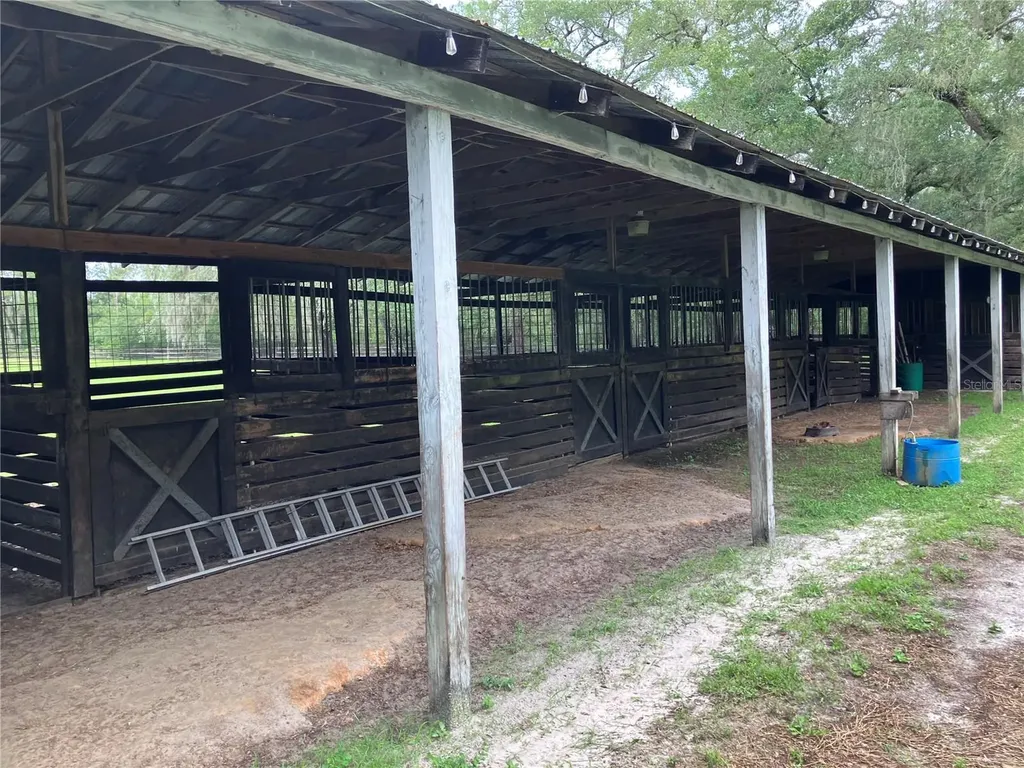 39001, 39005 State Road 575 Dade City FL 33523