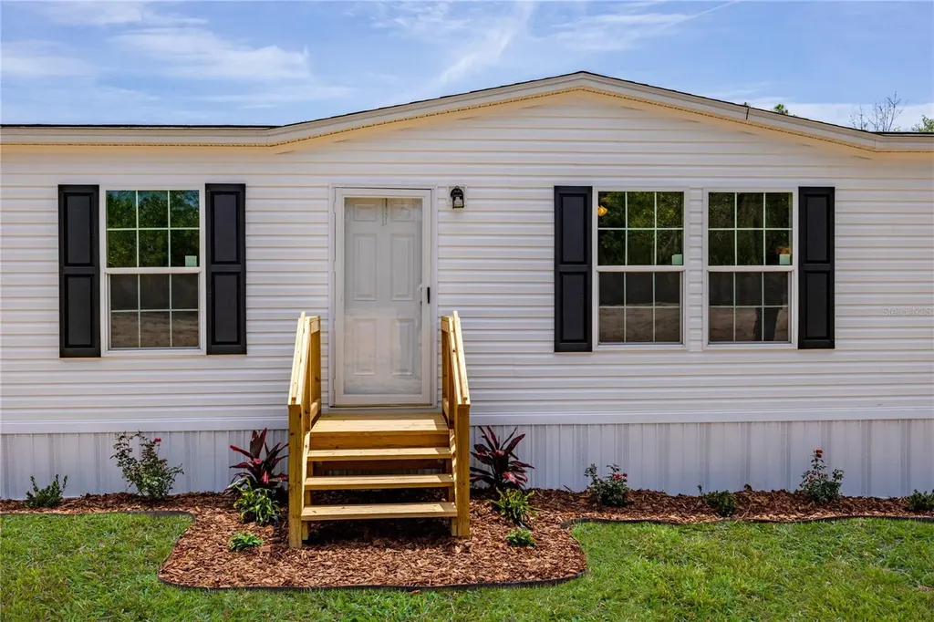 119 London Avenue Interlachen FL 32148