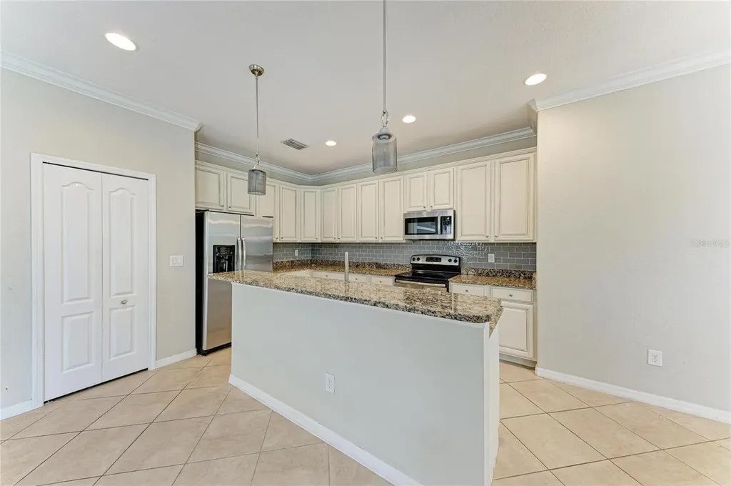 1986 Mesic Hammock Way Venice FL 34292
