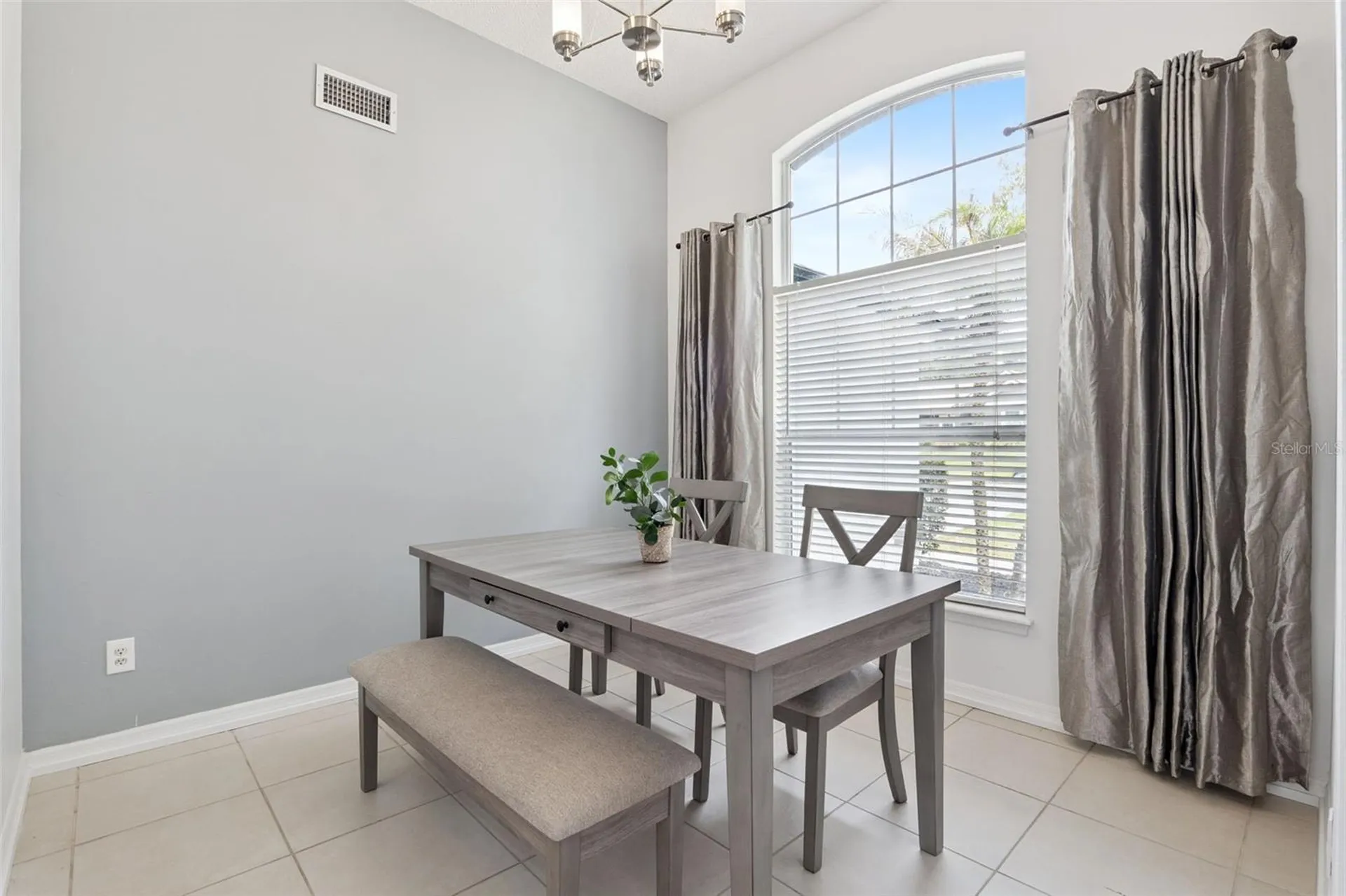 808 Lake Jackson Circle Apopka FL 32703