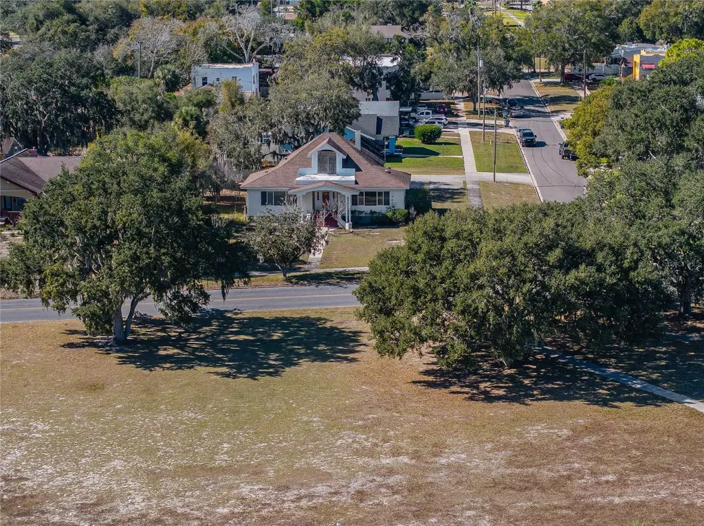 102 S Lakeshore Boulevard Lake Wales FL 33853