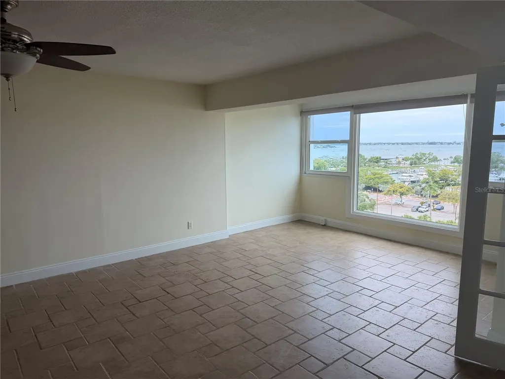 33 S Gulfstream Avenue Sarasota FL 34236