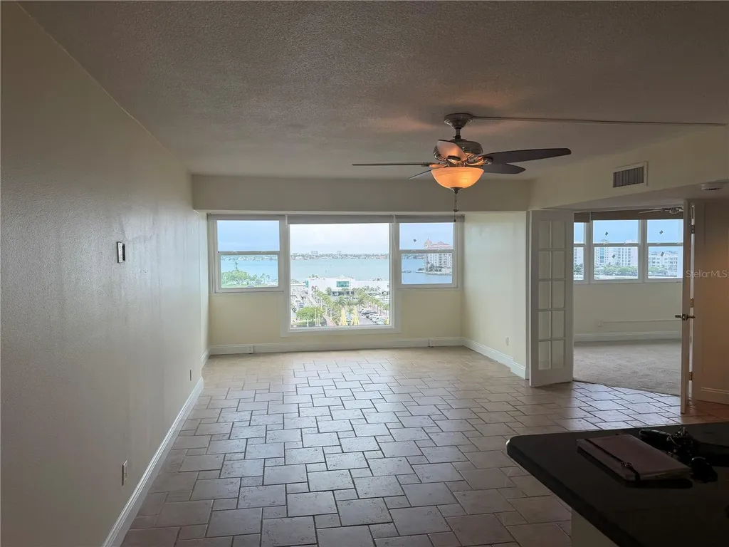 33 S Gulfstream Avenue Sarasota FL 34236