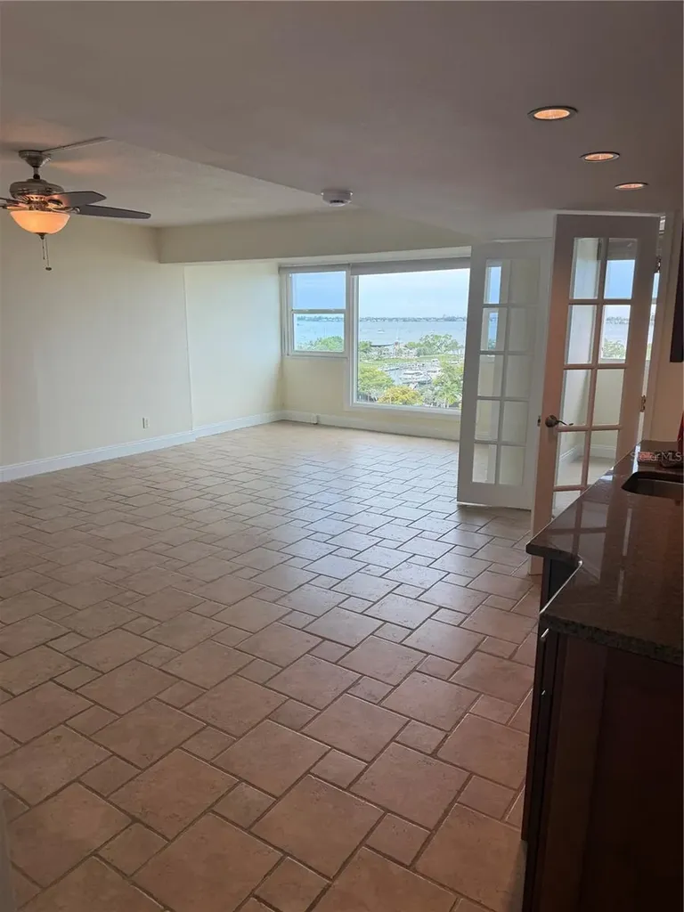 33 S Gulfstream Avenue Sarasota FL 34236