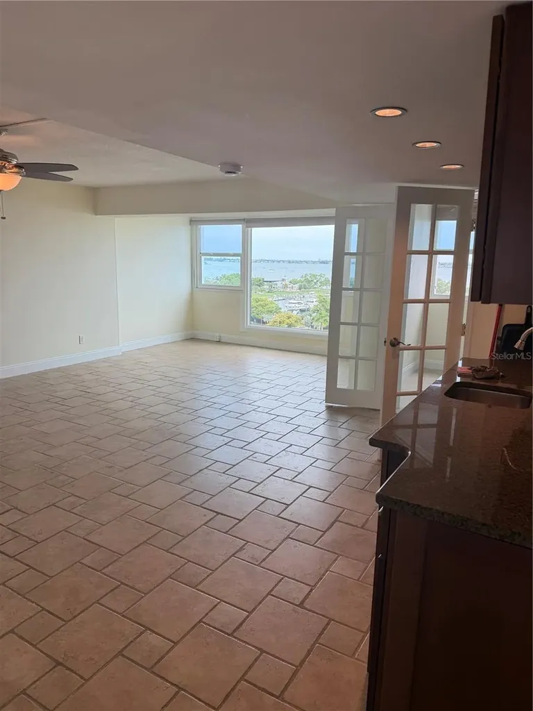 33 S Gulfstream Avenue Sarasota FL 34236