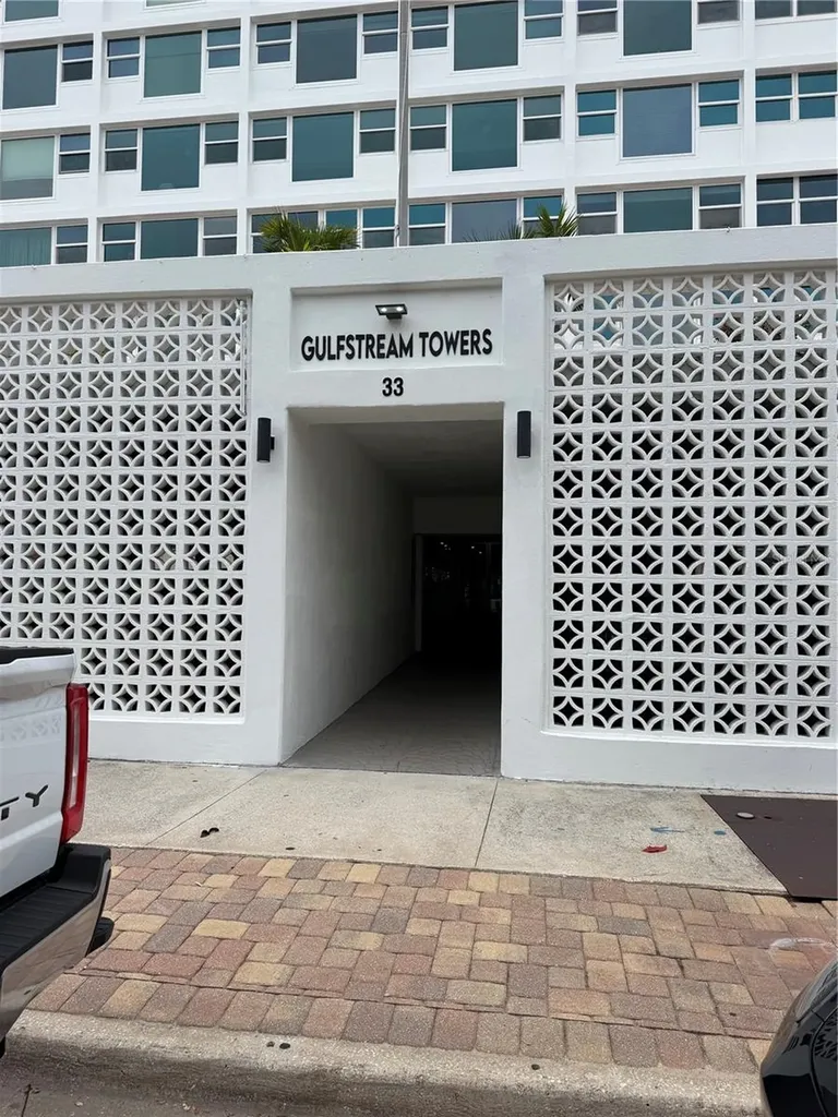 33 S Gulfstream Avenue Sarasota FL 34236