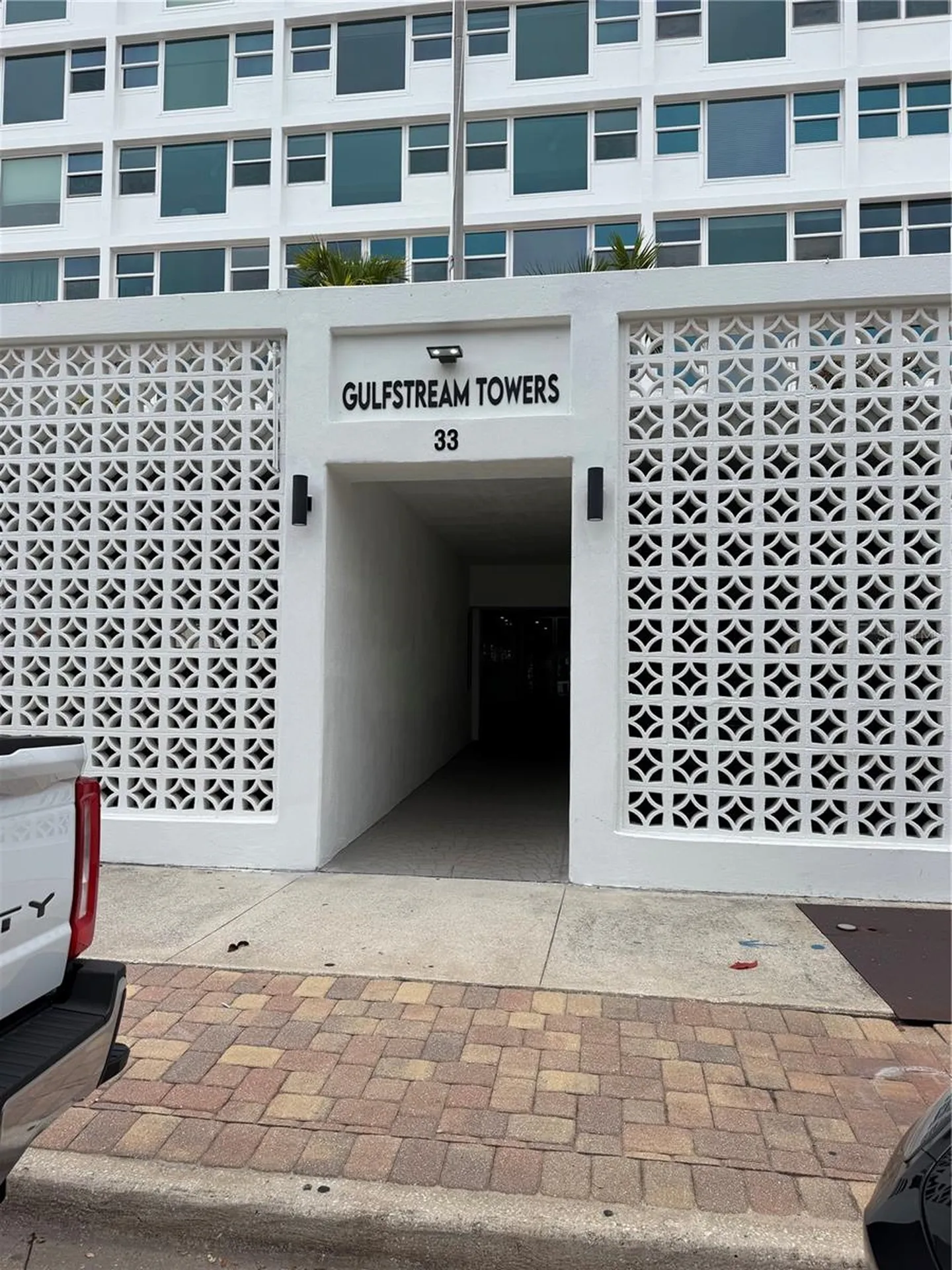 33 S Gulfstream Avenue Sarasota FL 34236