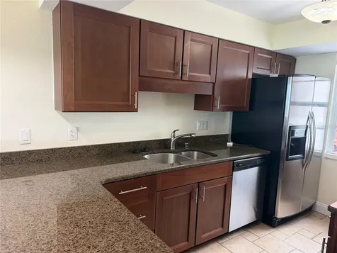 33 S Gulfstream Avenue Sarasota FL 34236