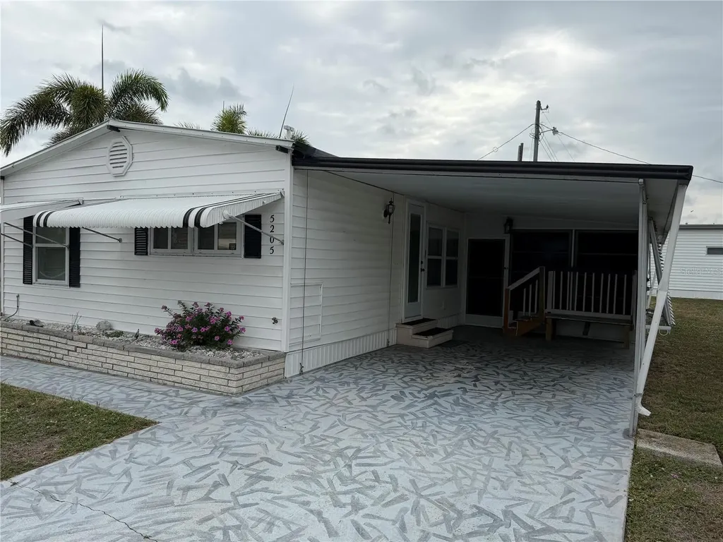 5205 5th Street E Bradenton FL 34203