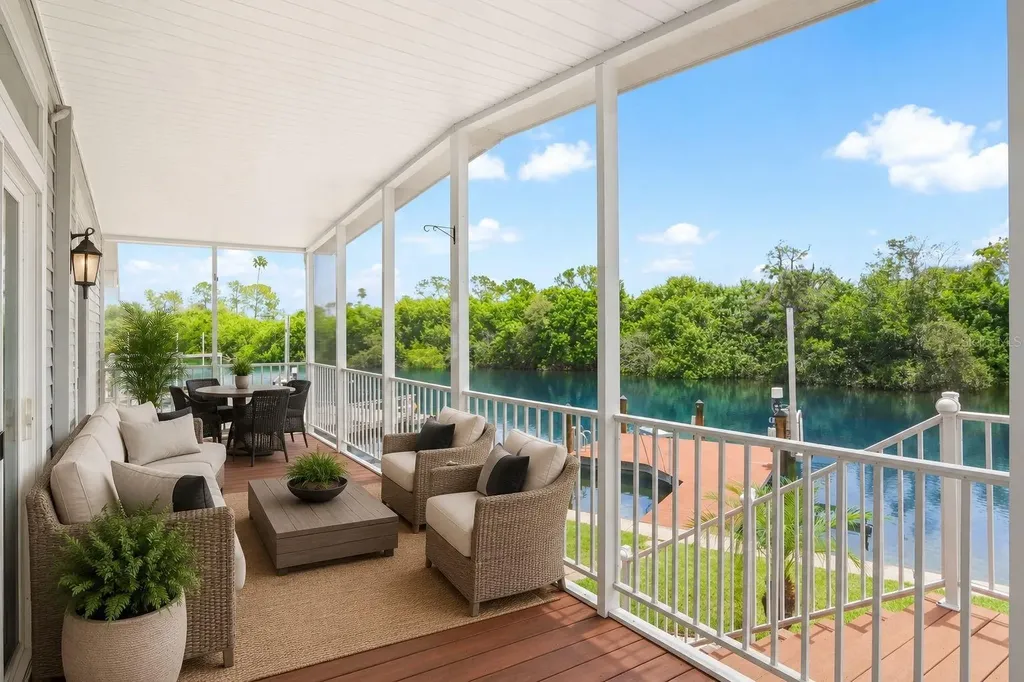 6825 Mount Orange Drive NE St Petersburg FL 33702