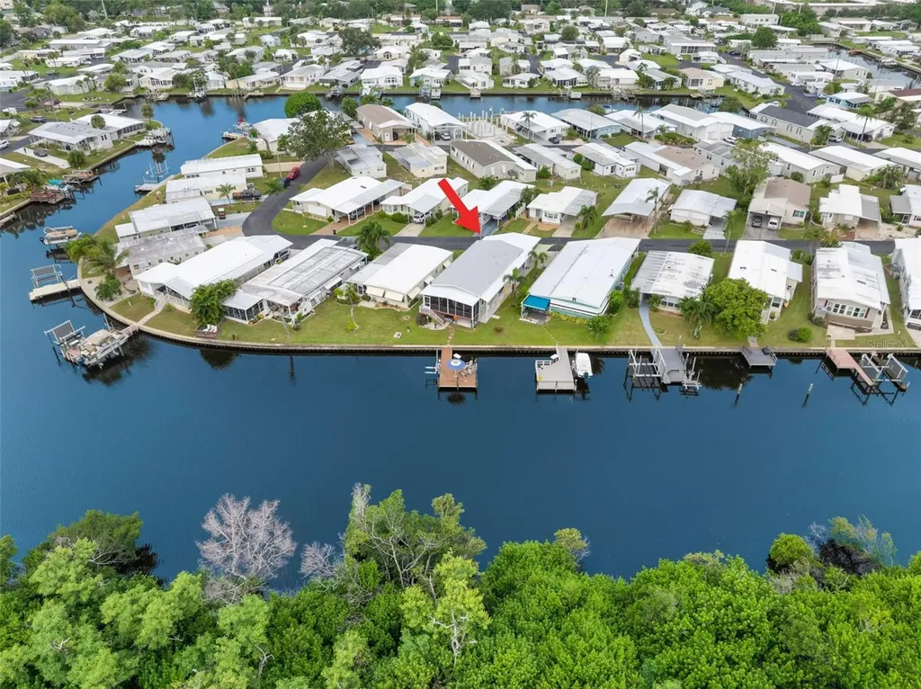 6825 Mount Orange Drive NE St Petersburg FL 33702