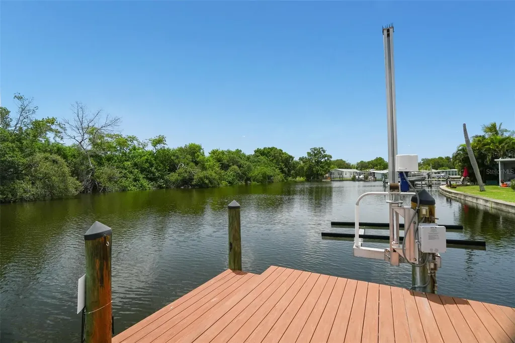 6825 Mount Orange Drive NE St Petersburg FL 33702