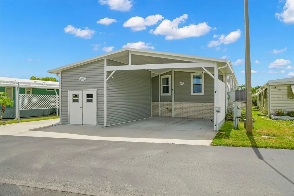 6825 Mount Orange Drive NE St Petersburg FL 33702