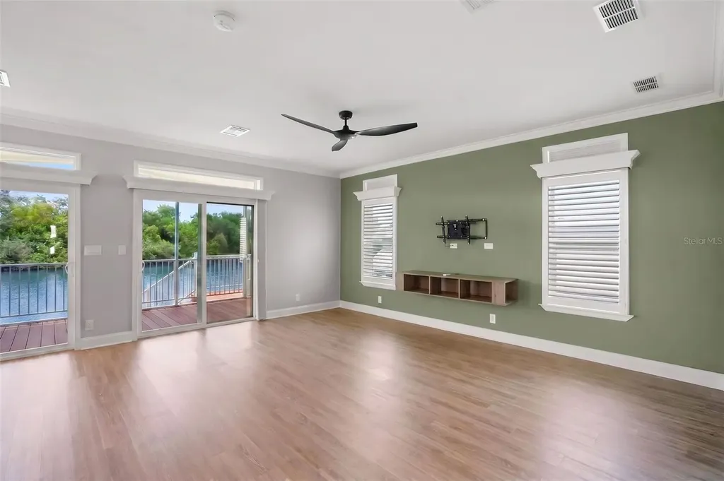 6825 Mount Orange Drive NE St Petersburg FL 33702
