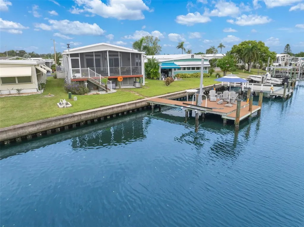 6825 Mount Orange Drive NE St Petersburg FL 33702
