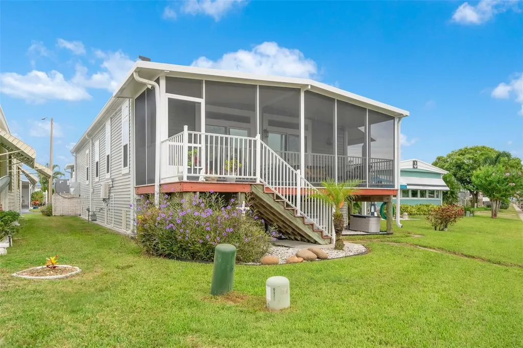 6825 Mount Orange Drive NE St Petersburg FL 33702