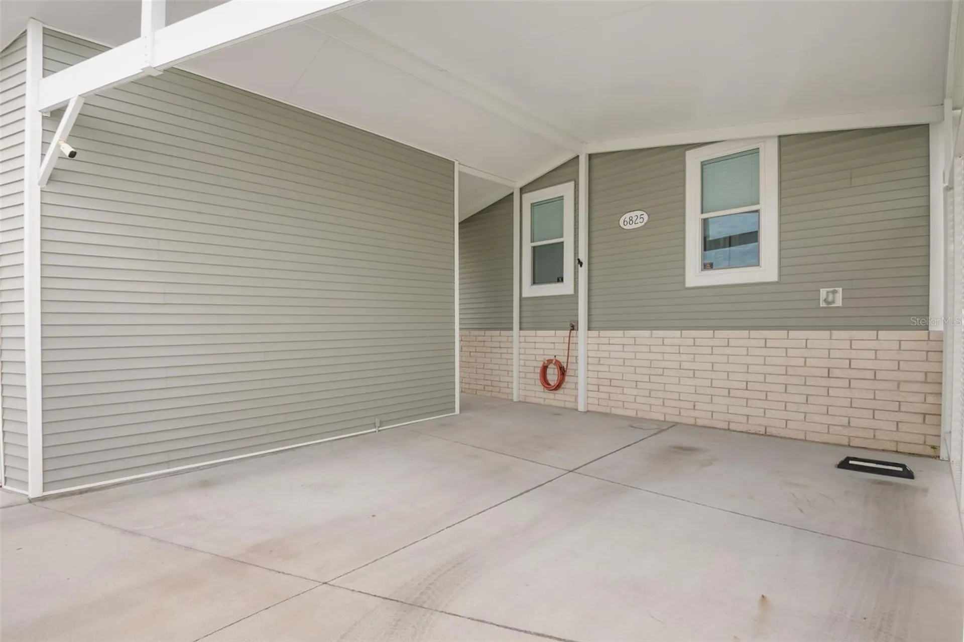 6825 Mount Orange Drive NE St Petersburg FL 33702