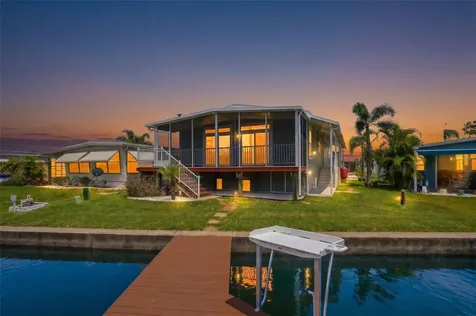6825 Mount Orange Drive NE St Petersburg FL 33702