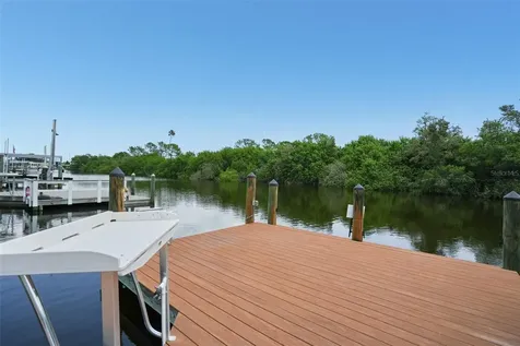 6825 Mount Orange Drive NE St Petersburg FL 33702