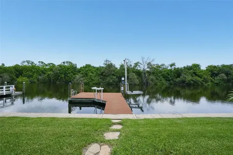 6825 Mount Orange Drive NE St Petersburg FL 33702