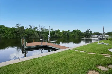 6825 Mount Orange Drive NE St Petersburg FL 33702