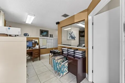 7 W Main Street Apopka FL 32703